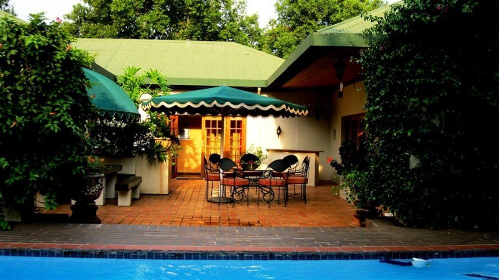 Village Green Guest House Randburg Esterno foto