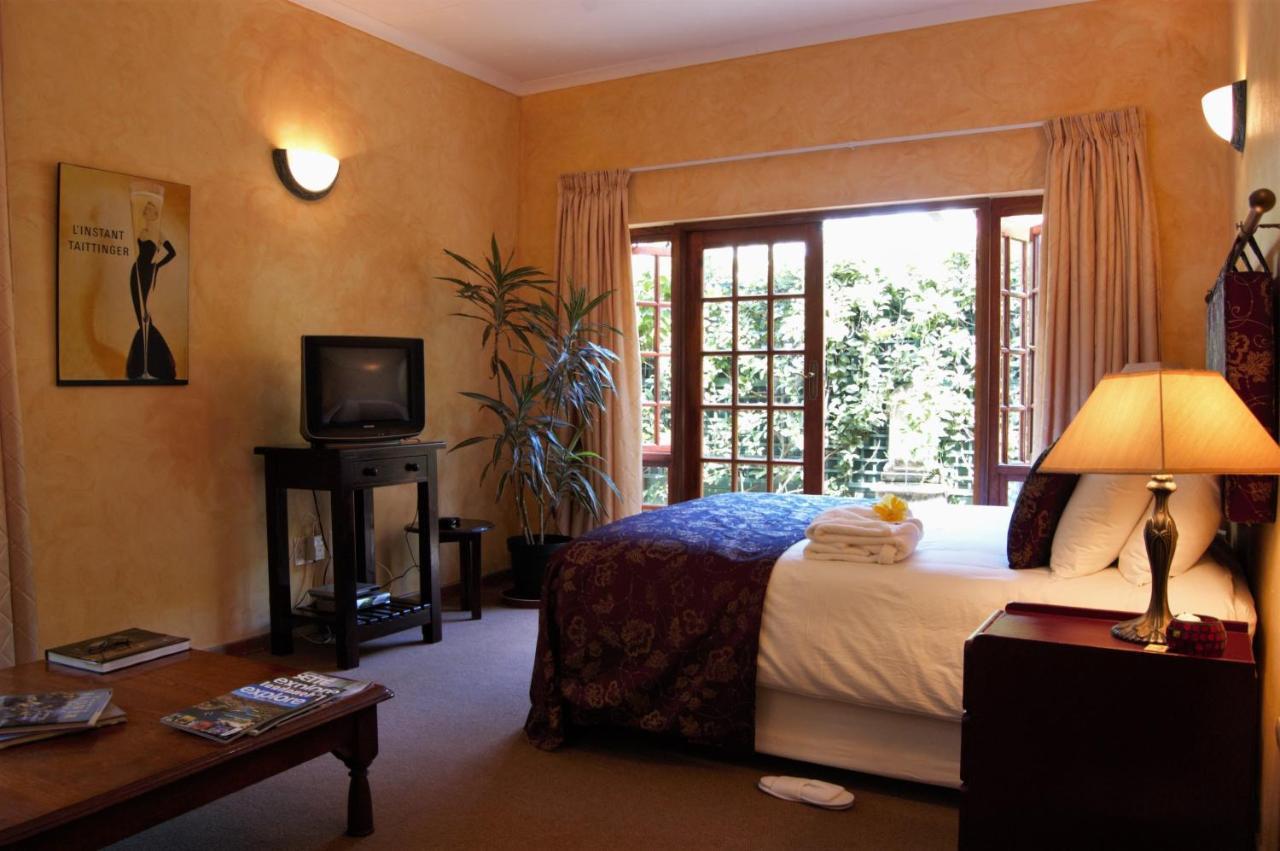 Village Green Guest House Randburg Esterno foto