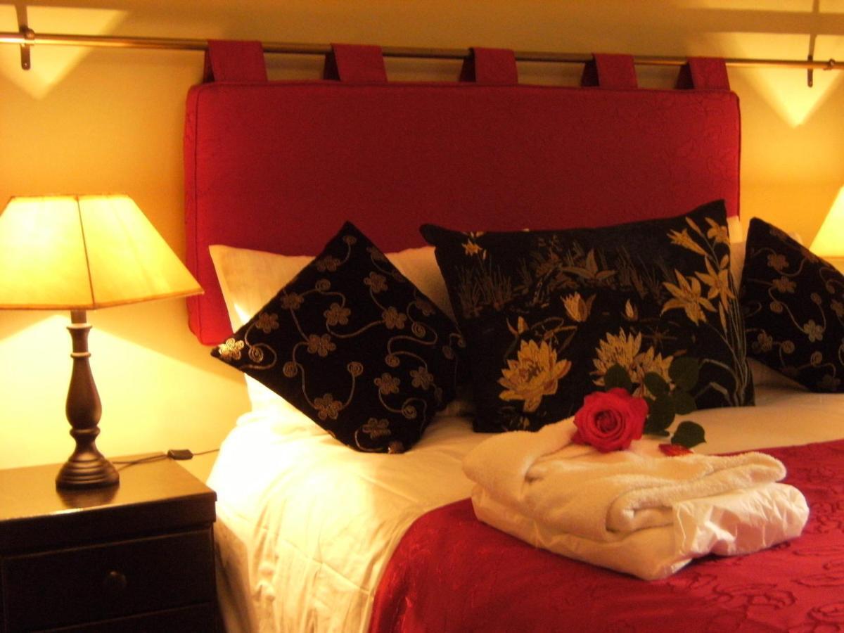 Village Green Guest House Randburg Esterno foto